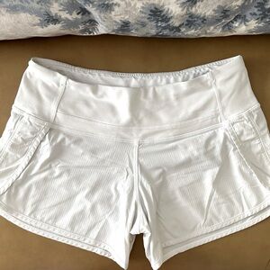 ✨CLEAN Lululemon White Speed Up Mid-Rise Shorts!